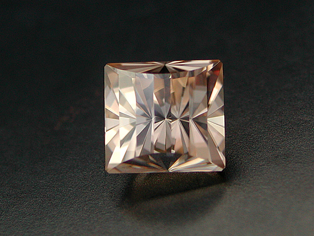 Mananjary Zircon "Bar Square 3/4"